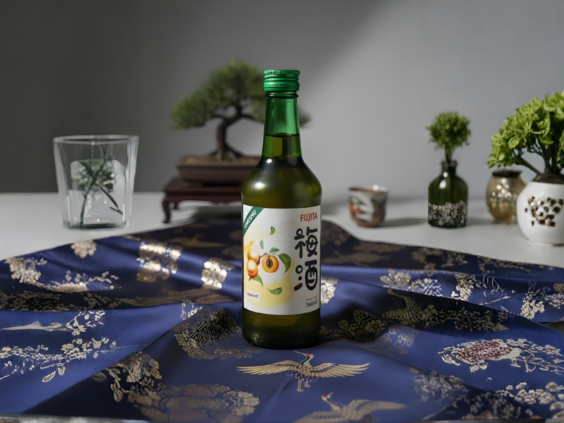 Hộp quà tinh tế đặt trên nền vải Nhật